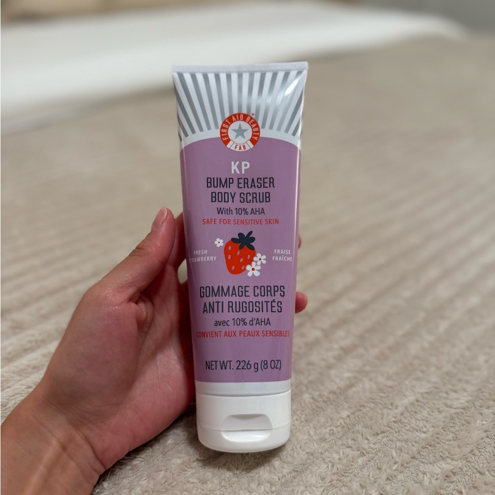 ✅SALE✅$20 or LESS First Aid Beauty KP —Bump Eraser Body Scrub - Fresh Strawberry